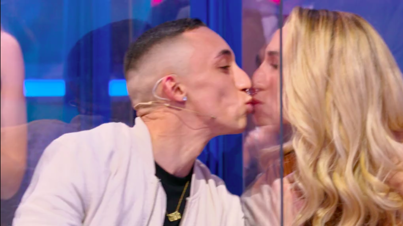 bacio ilary blasi e jeda isola dei famosi 2021