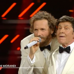 Jovanotti e Gianni Morandi si esibiscono a Sanremo 2022 con un medley di canzoni spettacolare