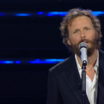 Jovanotti recita la poesia Bello mondo al Festival di Sanremo 2022