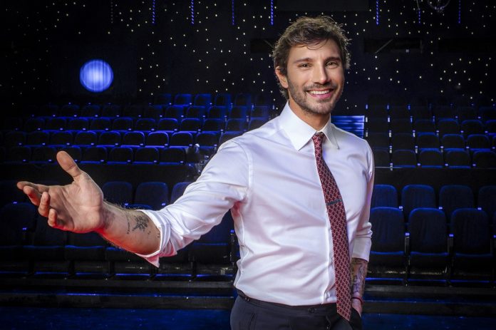 stasera tutto e possibile 2022 ospiti cast comici quando inizia Stefano de martino rai 2