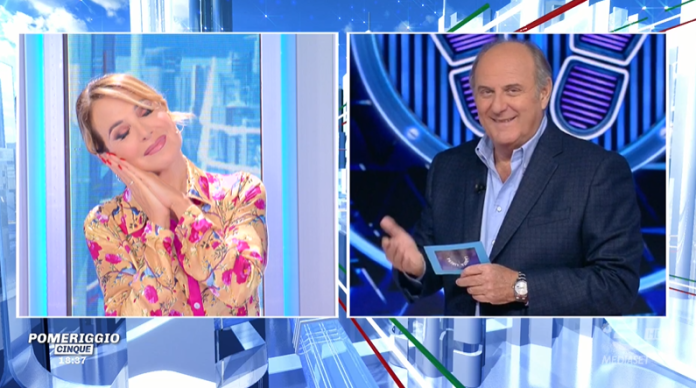 Barbara D'Urso Pomeriggio 5 Gerry Scotti dorme saluti 27 ottobre 2022